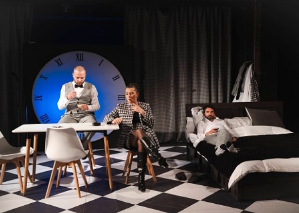 СААТОТ ШТО НЕ ДОЗВОЛУВА ДА ГО ИГНОРИРАТЕ ВРЕМЕТО – Премиера што ќе ве остави без здив