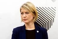 ОСТАВКА ШТО ОТВОРИ ФРОНТ – Едни ја слават како храбар чин, други ја нарекуваат бегство