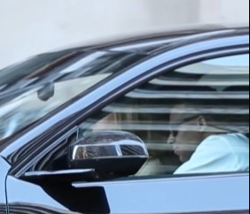 ФОТОГРАФИРАНИ ВО ПРЕГРАТКА – Дали Естер и Мбапе се новиот холивудски фудбалски пар