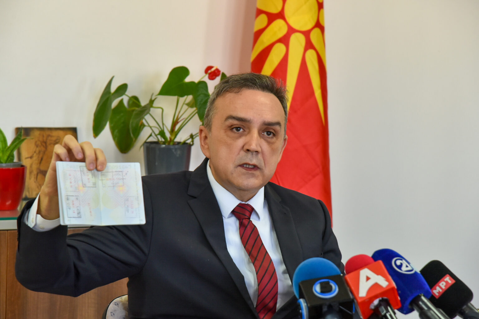 СЕГА СЕ ВКЛУЧУВА ЕВРОПА – Случајот со десетгодишната бугарска забрана за Менкиноски добива пресврт