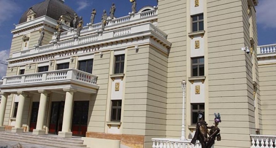 81 ГОДИНА ТЕАТАРСКА МАГИЈА – Првата реплика на македонски што ја промени историјата на театарот