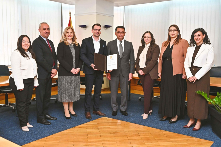 МЛАД МАКЕДОНСКИ ИСТРАЖУВАЧ ОТКРИВА – Како берзите можат да ја сменат монетарната игра