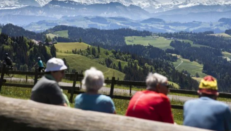 БЕГААТ ОД БОГАТАТА ШВАЈЦАРИЈА – Пензионерите масовно се селат