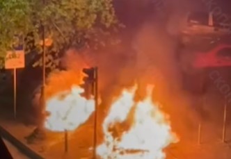 СИЛНИ ЕКСПЛОЗИВНИ ЗВУЦИ ПРЕД ПОЖАРОТ – Кој ги запали автомобилите на гевгеличани во Карпош 1