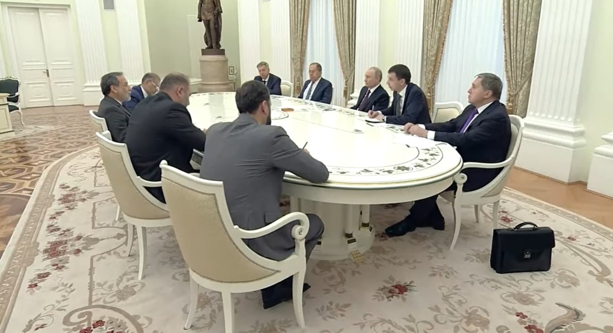 ВОНРЕДНА ПОСЕТА – Аракчи директно кај Путин, што значи ова за светот