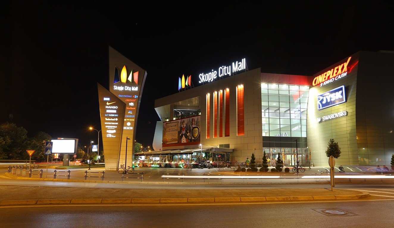 ПАНИКА ВО СКОПЈЕ – Евакуиран „Сити мол“ по дојава за бомба