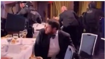 (ВИДЕО) СЦЕНИ КАКО ОД ФИЛМ – Гости бегаат, обезбедување пука, Трамп на земја