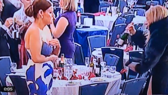 (ВИДЕО) НЕВЕРОЈАТЕН ИНЦИДЕНТ – Додека се пукаше, гости фатени како прават нешто шокантно