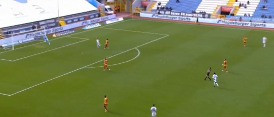 (ВИДЕО) ГОЛМАНОТ ШТО ГО ИЗНЕНАДИ СВЕТОТ – Погледнете како голманот постигна гол од 80 метри (ВИДЕО) ГОЛМАНОТ ШТО ГО ИЗНЕНАДИ СВЕТОТ – Погледнете како голманот постигна гол од 80 метри