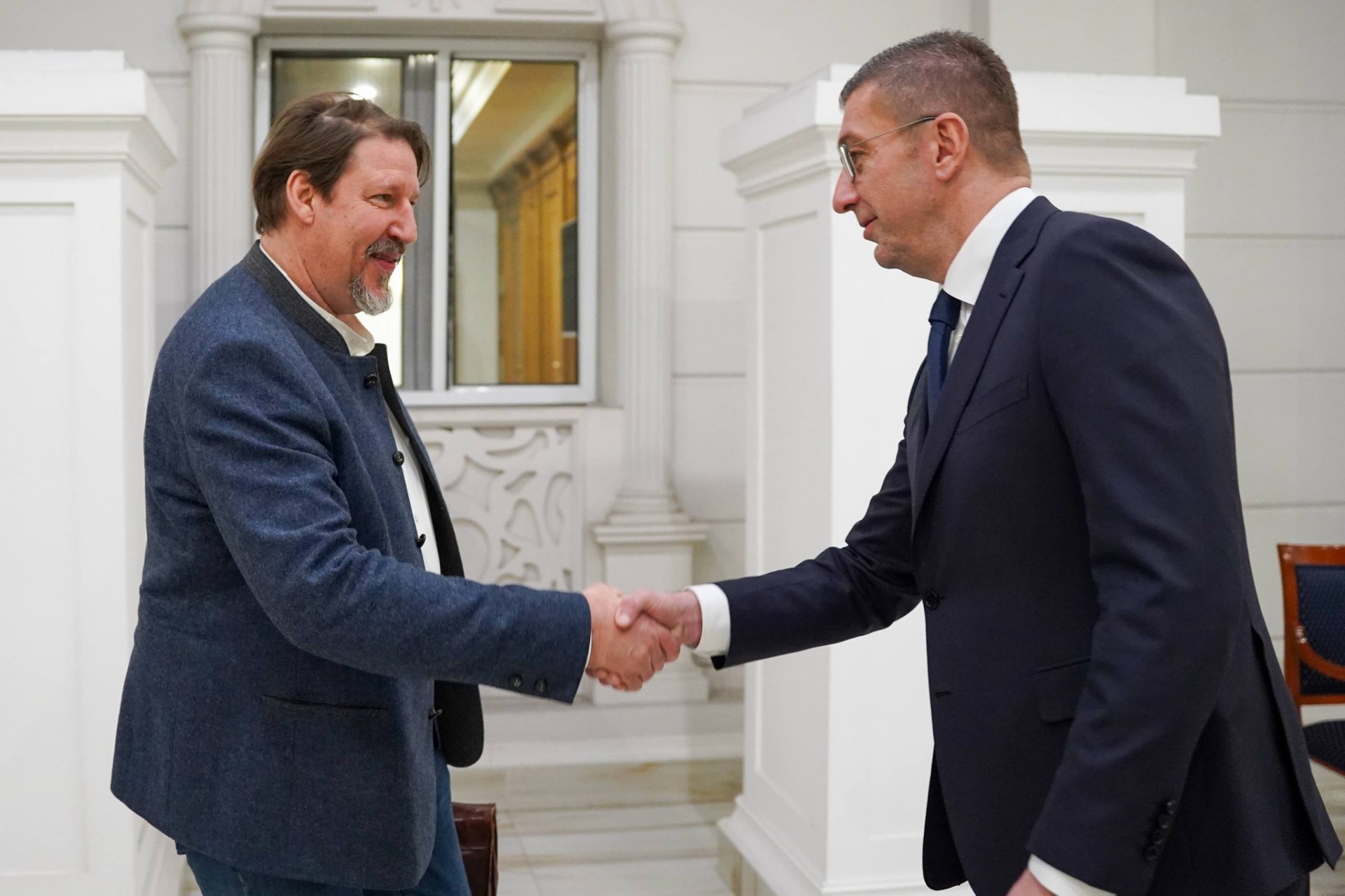 ВАЈЦ ТВРДИ ЕДНО – Мицкоски возвраќа сосема спротивно