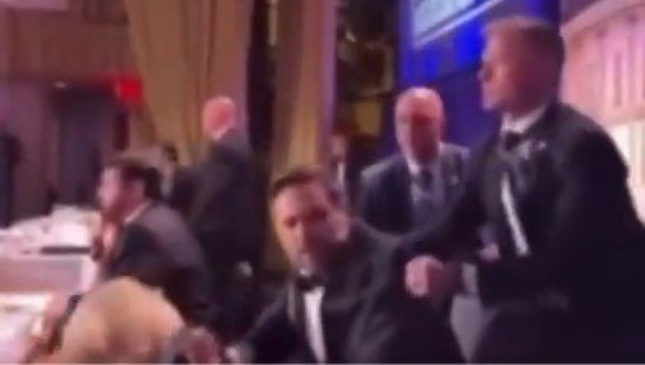 (ВИДЕО) ПРОПУСТ НА ТАЈНИТЕ СЛУЖБИ ИЛИ ПРОТОКОЛ – Венс изведен пред Трамп за време на пукањето