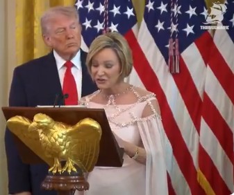 ТРАМП ВОСКРЕСНА КАКО ИСУС – Шокантно споредување на Трамп со Исус