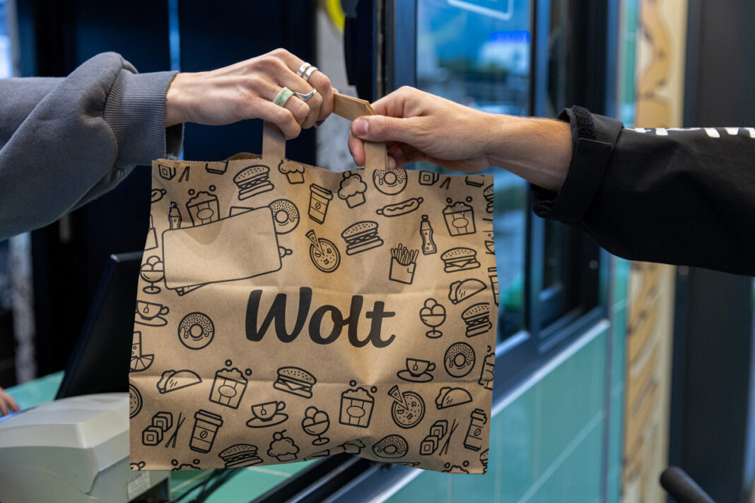 ЕДНА ГОДИНА, ОД БУРГЕР ДО ЕЛЕКТРОНИКА – Wolt сега носи сè до вашиот дом