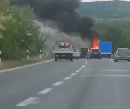 СРЕЌА ВО НЕСРЕЌА – Се запали автобус во движење, патниците спасени во миг СРЕЌА ВО НЕСРЕЌА – Се запали автобус во движење, патниците спасени во миг