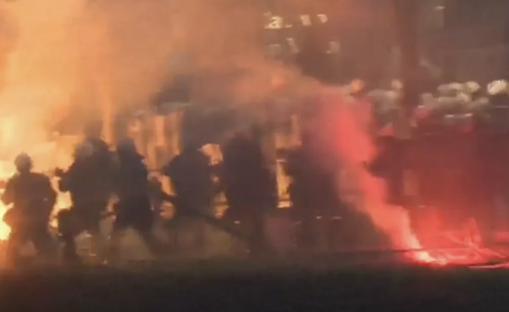 ХАОС ВО БЕЛГРАД – Невидени сцени од ноќните протести
