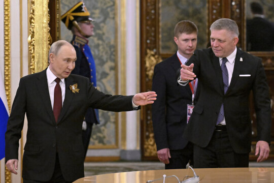 ФИЦО УДРИ ПО БРИСЕЛ – Ме напаѓаат за Путин, ама потоа сакаат детали од разговорите