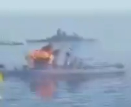 (ВИДЕО) ВОЕНА ЕСКАЛАЦИЈА – Ирански авион погоди американски брод