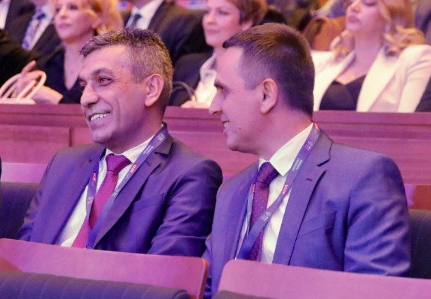 ВРЕДИ СО НОВА ПОЛИТИЧКА ФОРМУЛА – Од коалиција до спојување во една партија ВРЕДИ СО НОВА ПОЛИТИЧКА ФОРМУЛА – Од коалиција до спојување во една партија