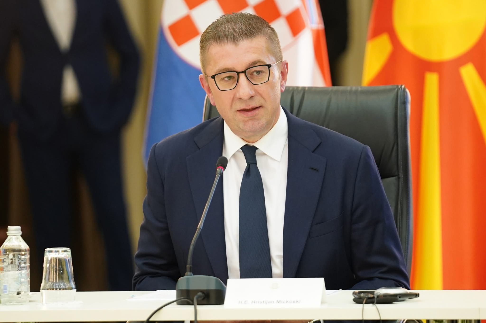 МИЦКОСКИ СО КРАЈНА ПОРАКА ДО БРИСЕЛ Македонија нема повеќе да попушта