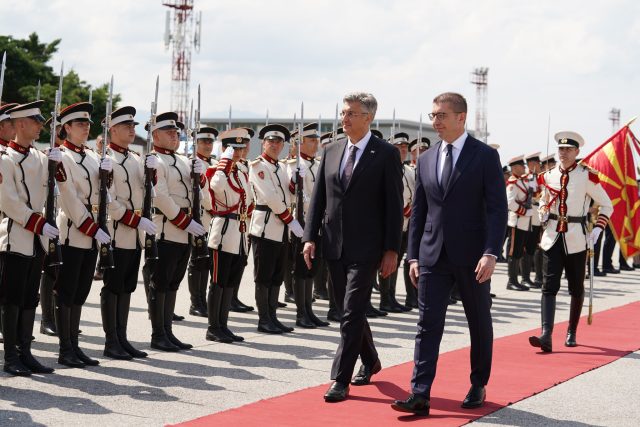 ПРИСТИГНА ПЛЕНКОВИЌ Македонија и Хрватска потпишуваат повеќе договори