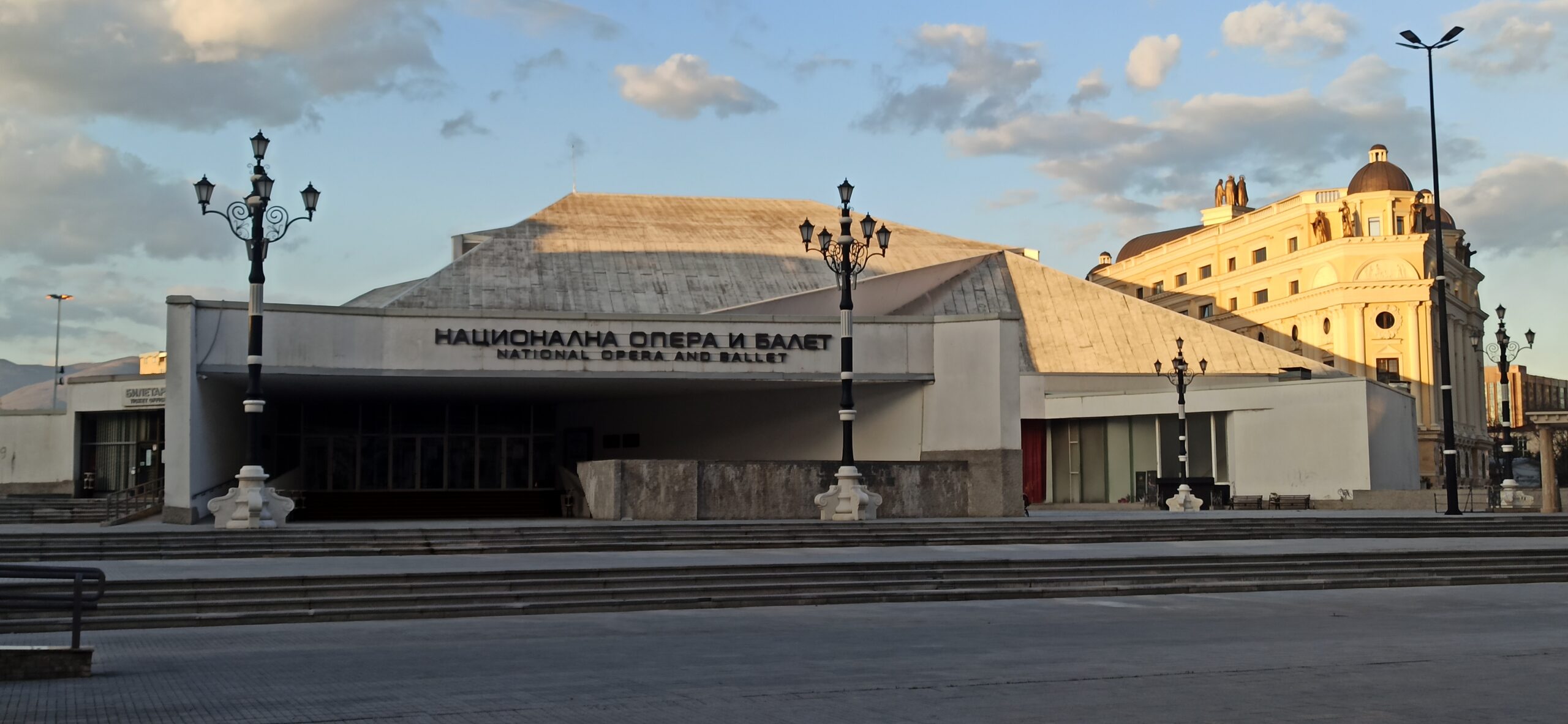 ПРОТЕСТ ВО МОМЕНТ НА СВЕЧЕНОСТ – Што се случува во културата?