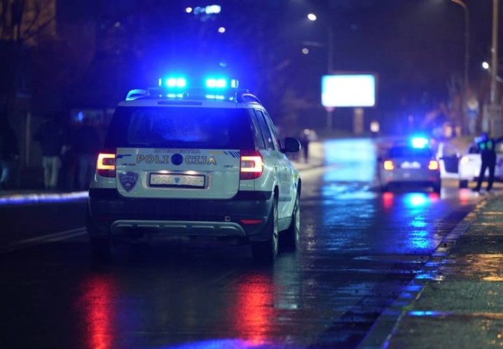 НАПАД ПРЕД ГРАД СКОПЈЕ – Уринирале врз службено возило, па нападнале редар