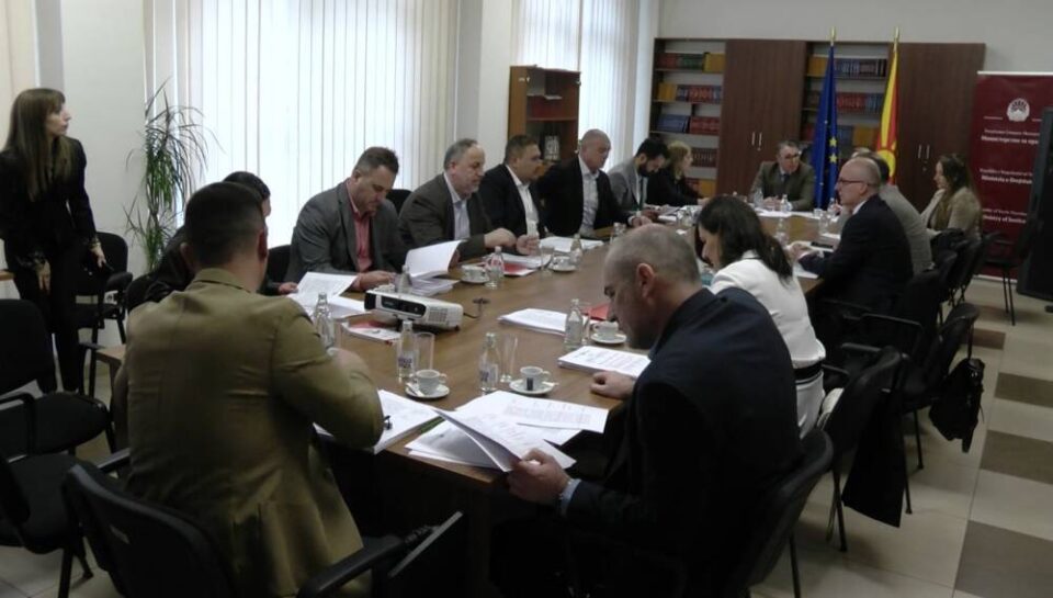 СДСМ СЕ ПОВЛЕКОА, ВЛАДАТА ПРИТИСКА – Изборниот законик во ќорсокак