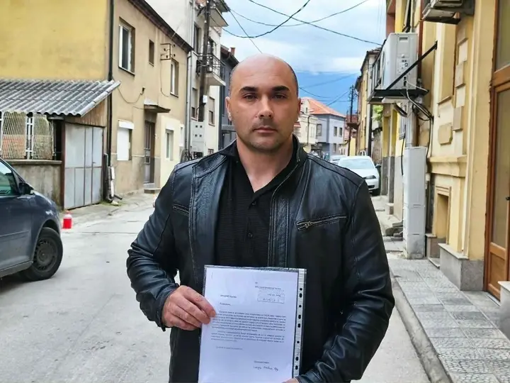 СКАНДАЛ ВО БИТОЛА Наставник држел настава, а формално бил без работа СКАНДАЛ ВО БИТОЛА Наставник држел настава, а формално бил без работа