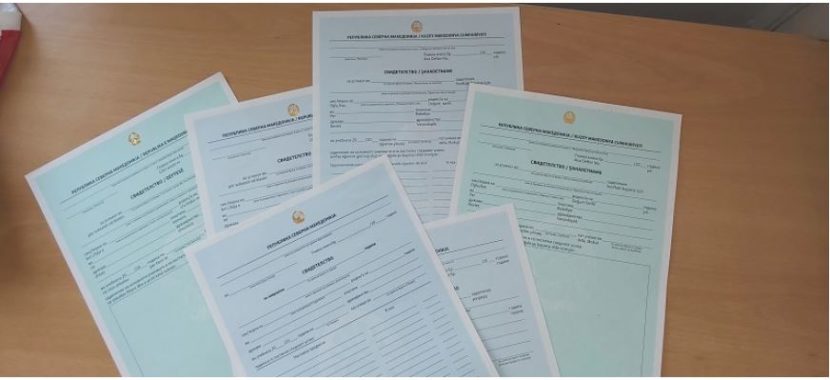 ВАЖНА ВЕСТ ЗА РОДИТЕЛИТЕ И УЧЕНИЦИТЕ Се воведуваат електронски свидетелства низ цела држава ВАЖНА ВЕСТ ЗА РОДИТЕЛИТЕ И УЧЕНИЦИТЕ Се воведуваат електронски свидетелства низ цела држава