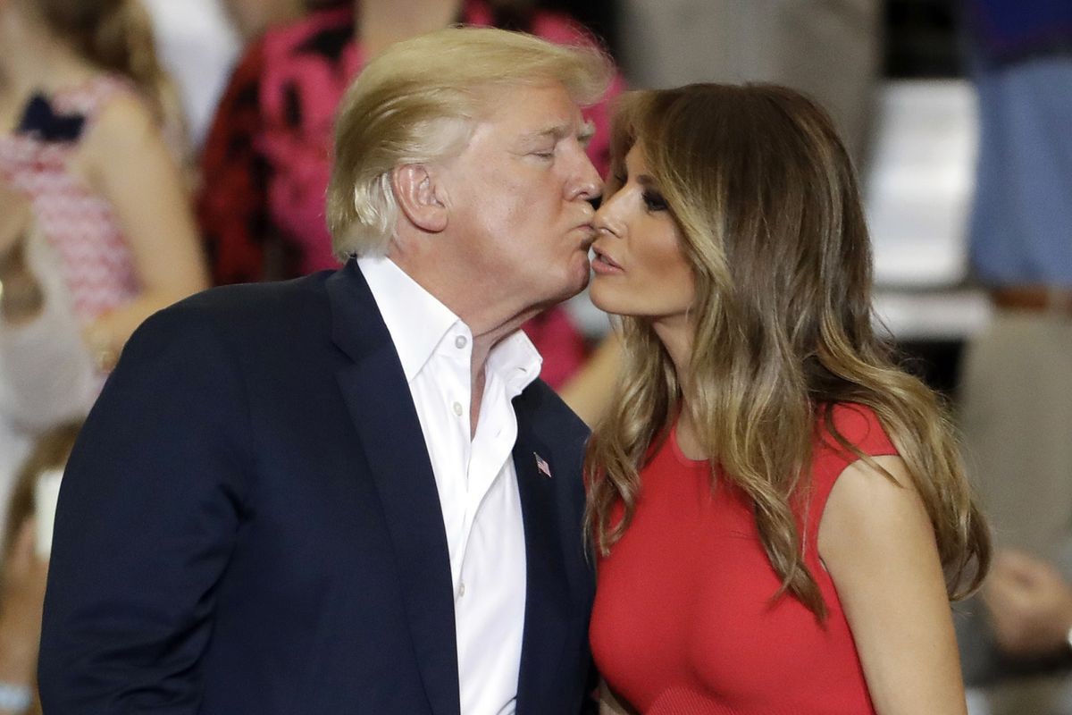 ТРАМП ОТКРИ БИЗАРЕН ПРОБЛЕМ СО ТЕЛЕФОНОТ – Меланија ми стануваше Мелоди, побарав помош од војската