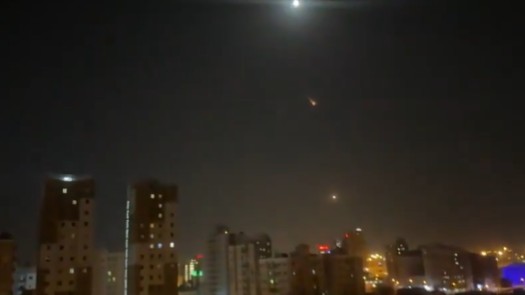 (ВИДЕО) АМЕРИКА ГО НАПАДНА ОСТРОВОТ КЕШМ Иран веднаш возврати, светот повторно во страв