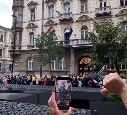 (ВИДЕО) СВИРЕЖИ И ВРИСКАЊЕ Новиот унгарски премиер доживеа јавен дебакл пред илјадници граѓани (ВИДЕО) СВИРЕЖИ И ВРИСКАЊЕ Новиот унгарски премиер доживеа јавен дебакл пред илјадници граѓани