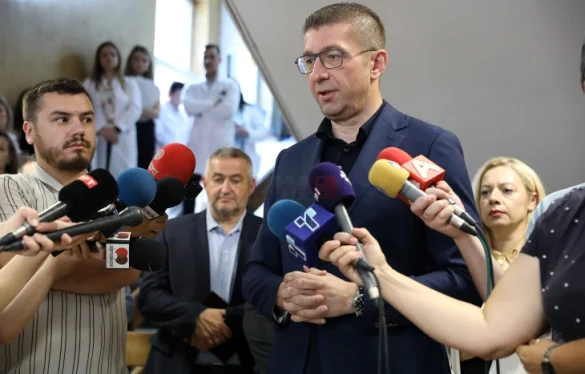 МИЦКОСКИ ОТКРИ НОВА БЛОКАДА Проблемот не е документот, туку тоа што е напишан на македонски