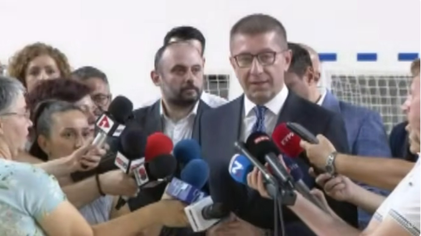 МИЦКОСКИ ОТКРИВА Бугарија има скриен список од десетици нови барања МИЦКОСКИ ОТКРИВА Бугарија има скриен список од десетици нови барања