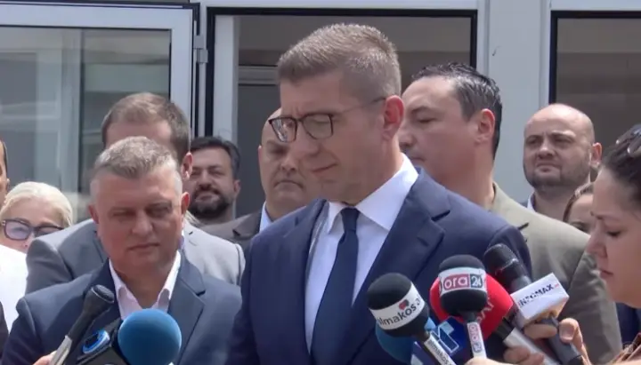 МИЦКОСКИ НАЈАВИ ГОЛЕМИ ПРОМЕНИ – Реорганизација и на владата и на партијата МИЦКОСКИ НАЈАВИ ГОЛЕМИ ПРОМЕНИ – Реорганизација и на владата и на партијата