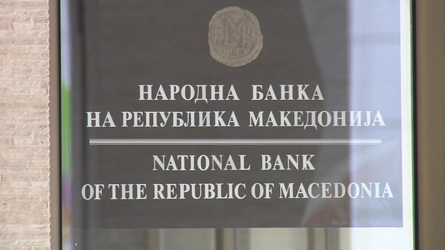 БАНКИТЕ ОТКРИВААТ НОВ ТРЕНД Македонците сè повеќе штедат, но и земаат кредити БАНКИТЕ ОТКРИВААТ НОВ ТРЕНД Македонците сè повеќе штедат, но и земаат кредити