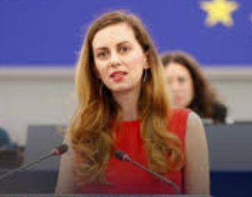 БУГАРСКА ЕВРОПРАТЕНИЧКА ЛАЈКОВА УДРИ ПО СКОПЈЕ Македонската историја е фалисификат, јазикот е дијалект на бугарскиот БУГАРСКА ЕВРОПРАТЕНИЧКА ЛАЈКОВА УДРИ ПО СКОПЈЕ Македонската историја е фалисификат, јазикот е дијалект на бугарскиот