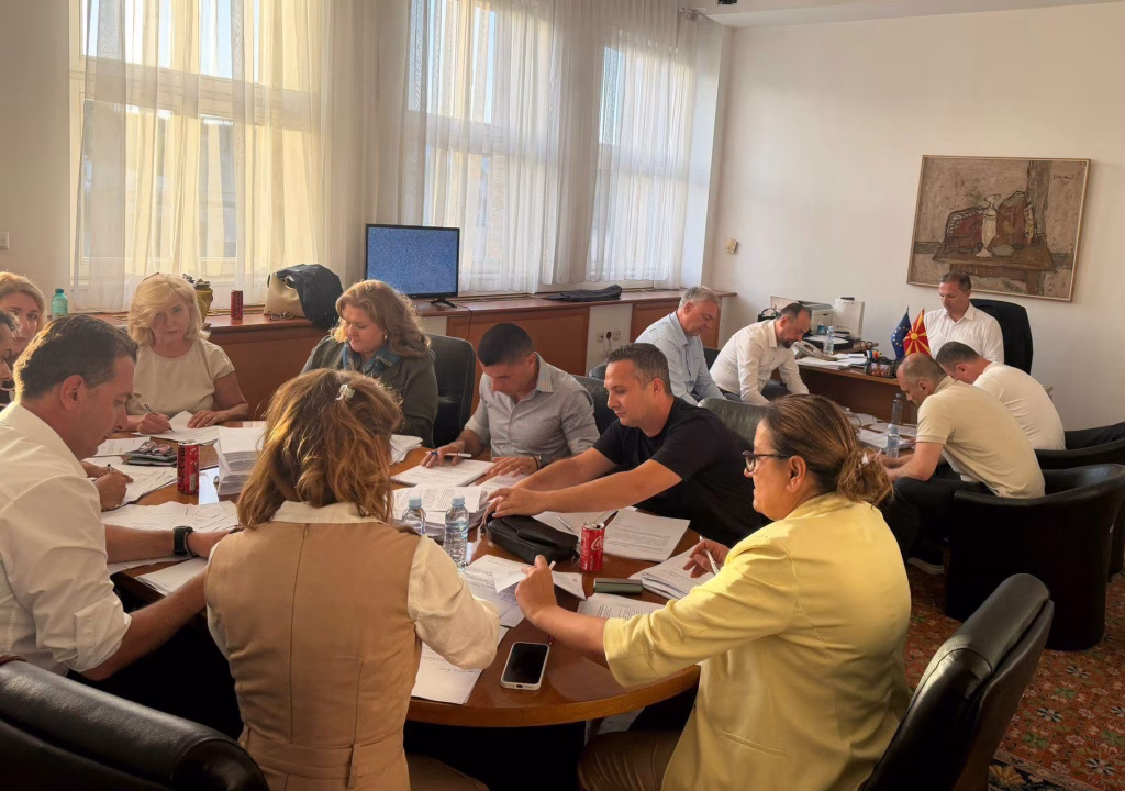 ФИЛИПЧЕ СО ЖЕСТОК УДАР 10.000 амандмани се подготвени, нема да дозволиме изборна кражба