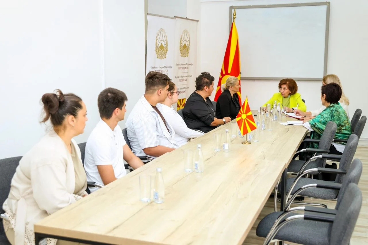 СРЕДБА ВО НАРОДНАТА КАНЦЕЛАРИЈА Силна порака за поддршка на децата што се борат со канцер СРЕДБА ВО НАРОДНАТА КАНЦЕЛАРИЈА Силна порака за поддршка на децата што се борат со канцер