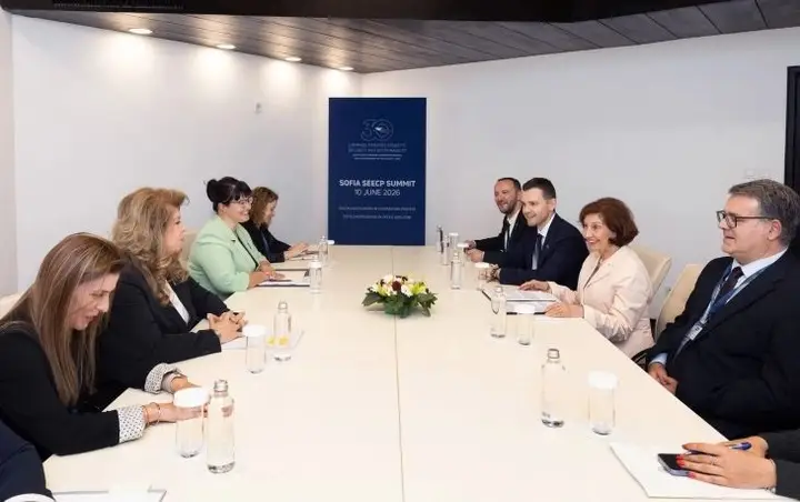 СИЉАНОВСКА-ДАВКОВА ПО СРЕДБАТА СО ЈОТОВА Имаме различни ставови, но мора да зборуваме