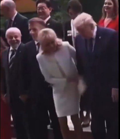 ТРАМП И БРИЖИТ МАКРОН ПОВТОРНО ПРИВЛЕКОА ВНИМАНИЕ Снимките од Г7 ги збунија сите