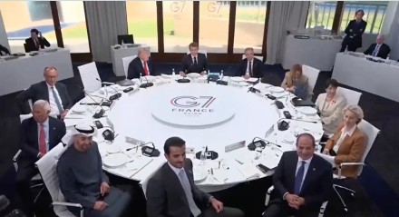 (ВИДЕО) НЕЗГОДНА СЦЕНА НА Г7 Камерите го фатија Трамп во момент кој ја разбранува јавноста