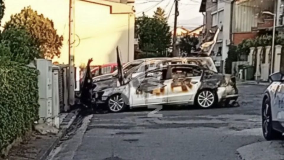 НОЌЕН ПОЖАР ВО БУТЕЛ Запалени две возила, едното на познат адвокат, полицијата трага по сторителот