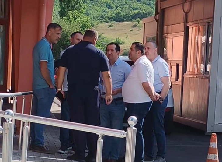 СКАНДАЛ НА ЌАФАСАН Албанија ги задржа пратениците од Влен, на едно лице му забрани влез СКАНДАЛ НА ЌАФАСАН Албанија ги задржа пратениците од Влен, на едно лице му забрани влез