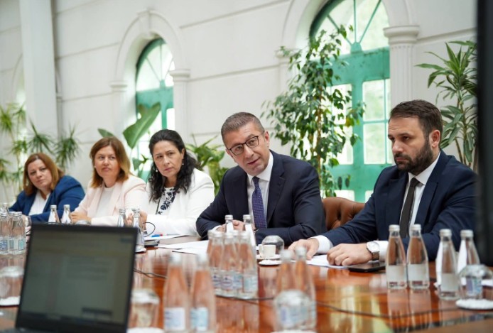 БОЖИНОВСКА НАЈАВИ ГОЛЕМИ ПРОМЕНИ ВО ЕНЕРГЕТИКАТА Еве што ќе почувствуваат граѓаните БОЖИНОВСКА НАЈАВИ ГОЛЕМИ ПРОМЕНИ ВО ЕНЕРГЕТИКАТА Еве што ќе почувствуваат граѓаните