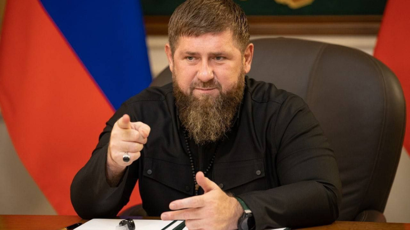 КАДИРОВ ИСПРАТИ МОРНИЧАВА ЗАКАНА ДО НАТО Само чекаме наредба од Путин КАДИРОВ ИСПРАТИ МОРНИЧАВА ЗАКАНА ДО НАТО Само чекаме наредба од Путин