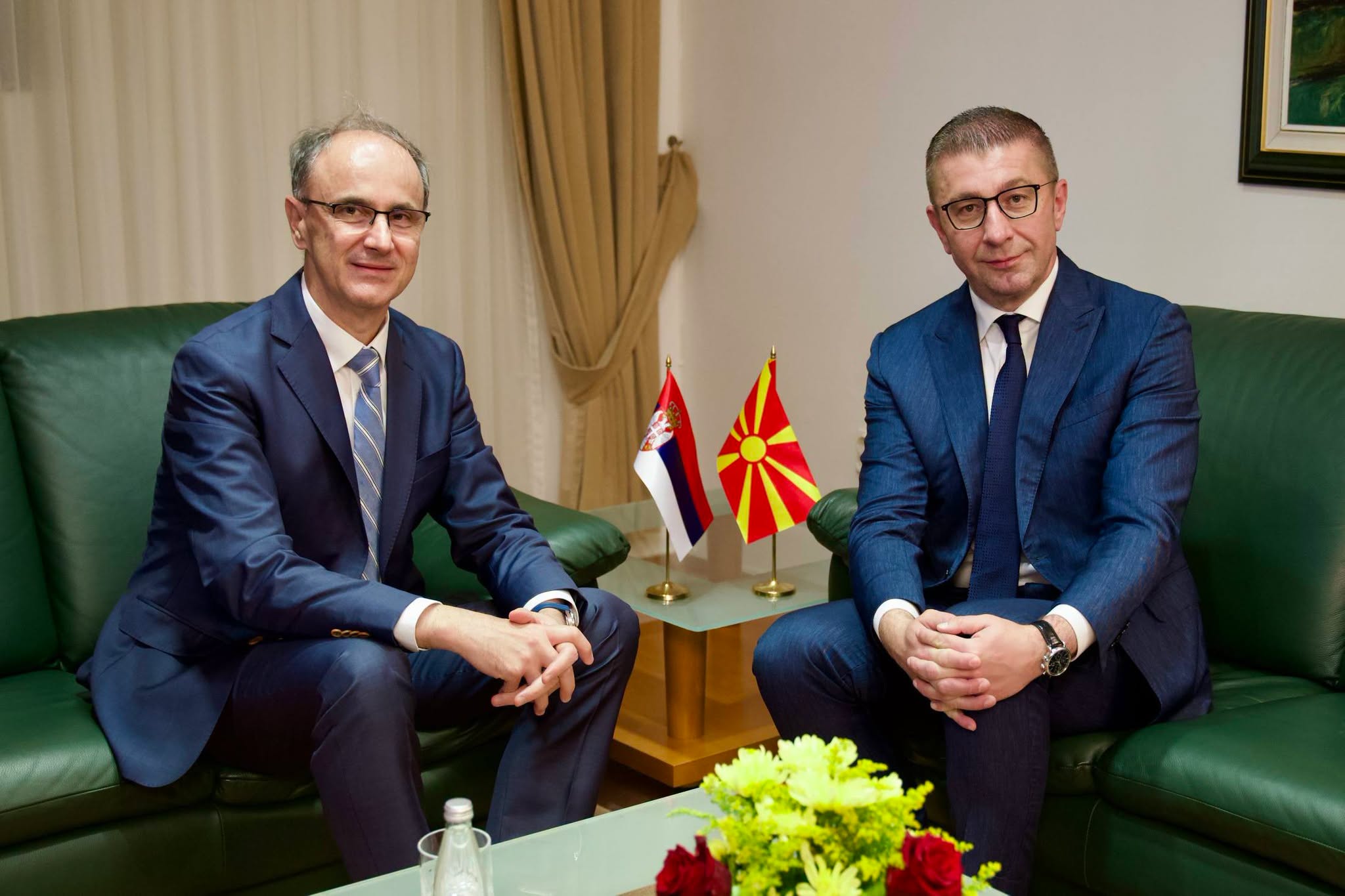 САМО ДВА ДЕНА ПО ГЛАСАЊЕТО ЗА НЕДОВЕРБА Мацут ненајавено пристигна кај Мицкоски во Охрид