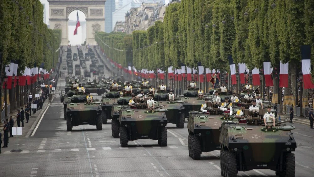 ДРАМА ВО ПАРИЗ На Еди Рама му се слоши среде воената парада, сопругата мораше да му помогне