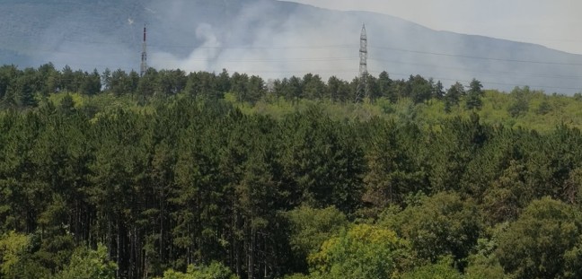 ЧАДОТ СЕ ГЛЕДА ОД ЦЕЛО СКОПЈЕ Пожар избувна во Гази Баба