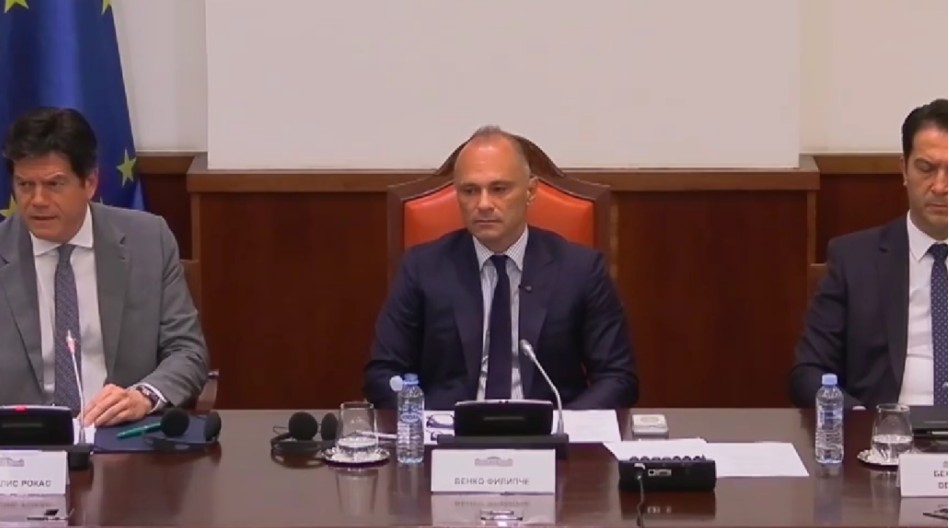 НАПРАВЕТЕ РЕФОРМИ, ВЕ ЧЕКАМЕ ВО ЕУ Рокас со порака до Македонија, Филипче и Мицкоски со спротивни пораки НАПРАВЕТЕ РЕФОРМИ, ВЕ ЧЕКАМЕ ВО ЕУ Рокас со порака до Македонија, Филипче и Мицкоски со спротивни пораки